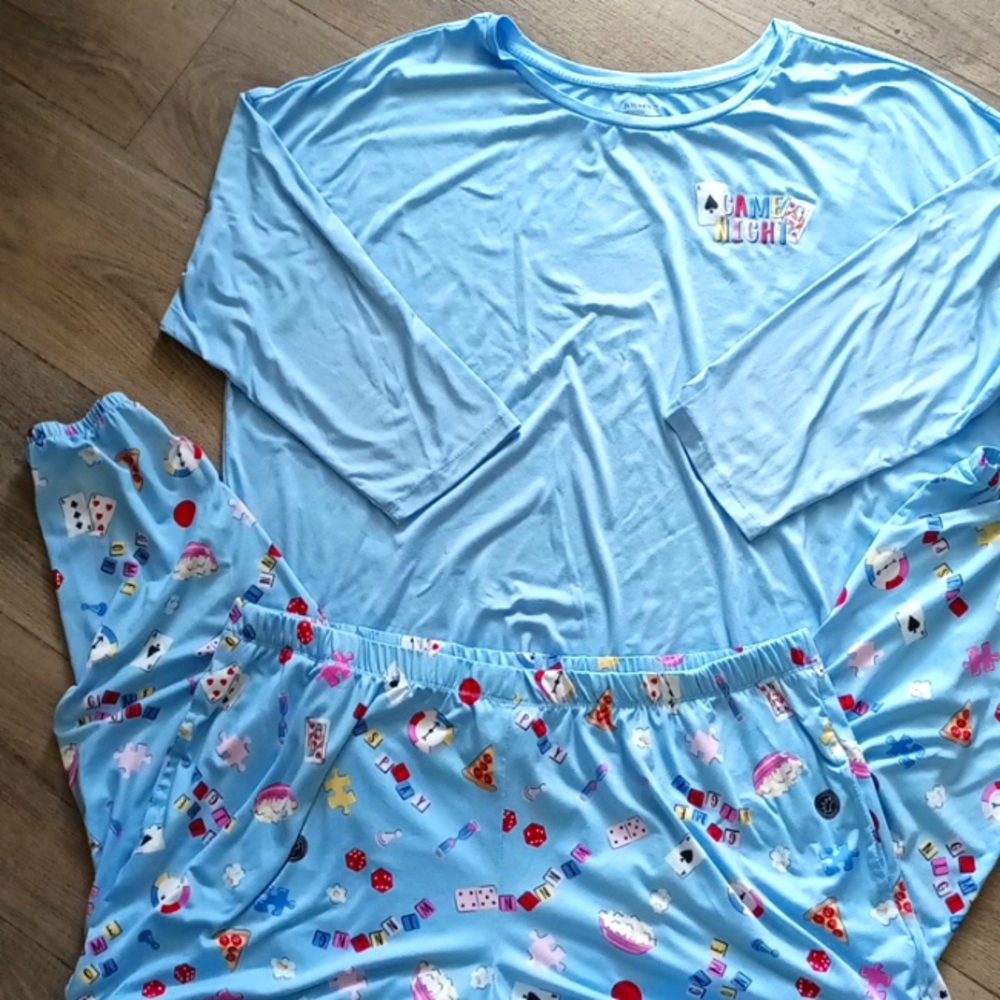 Women's Pajamas with Fun Print Game Night - Picture 4 of 10
